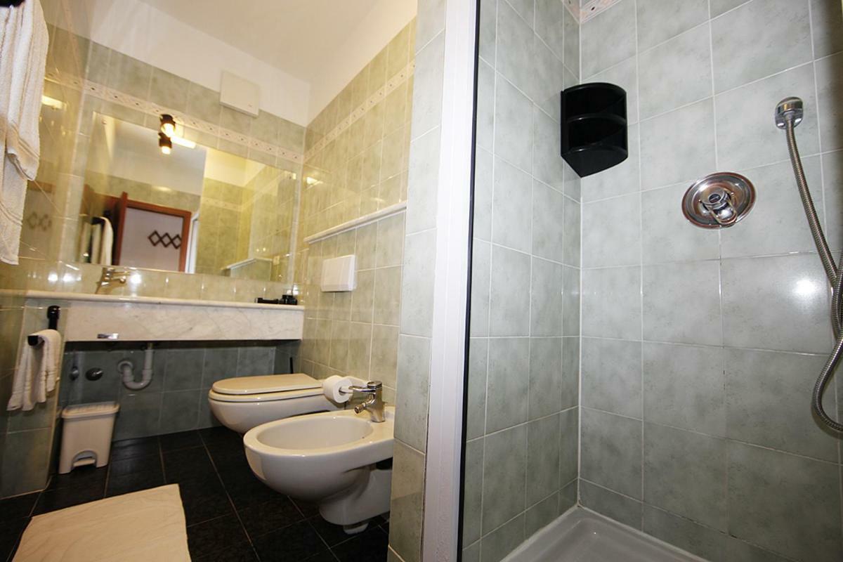 Elba Vip Aparthotel Porto Azzurro Exterior photo